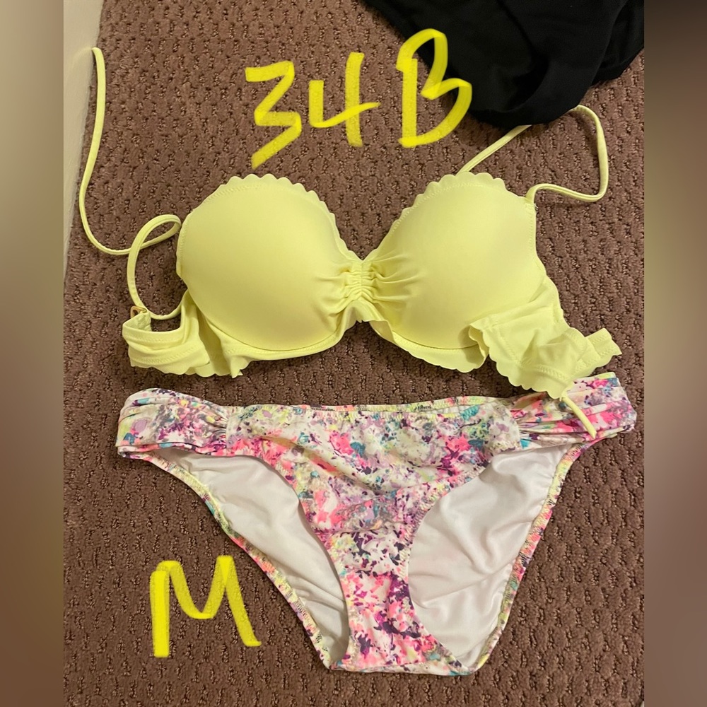 Victoria’s Secret bikini